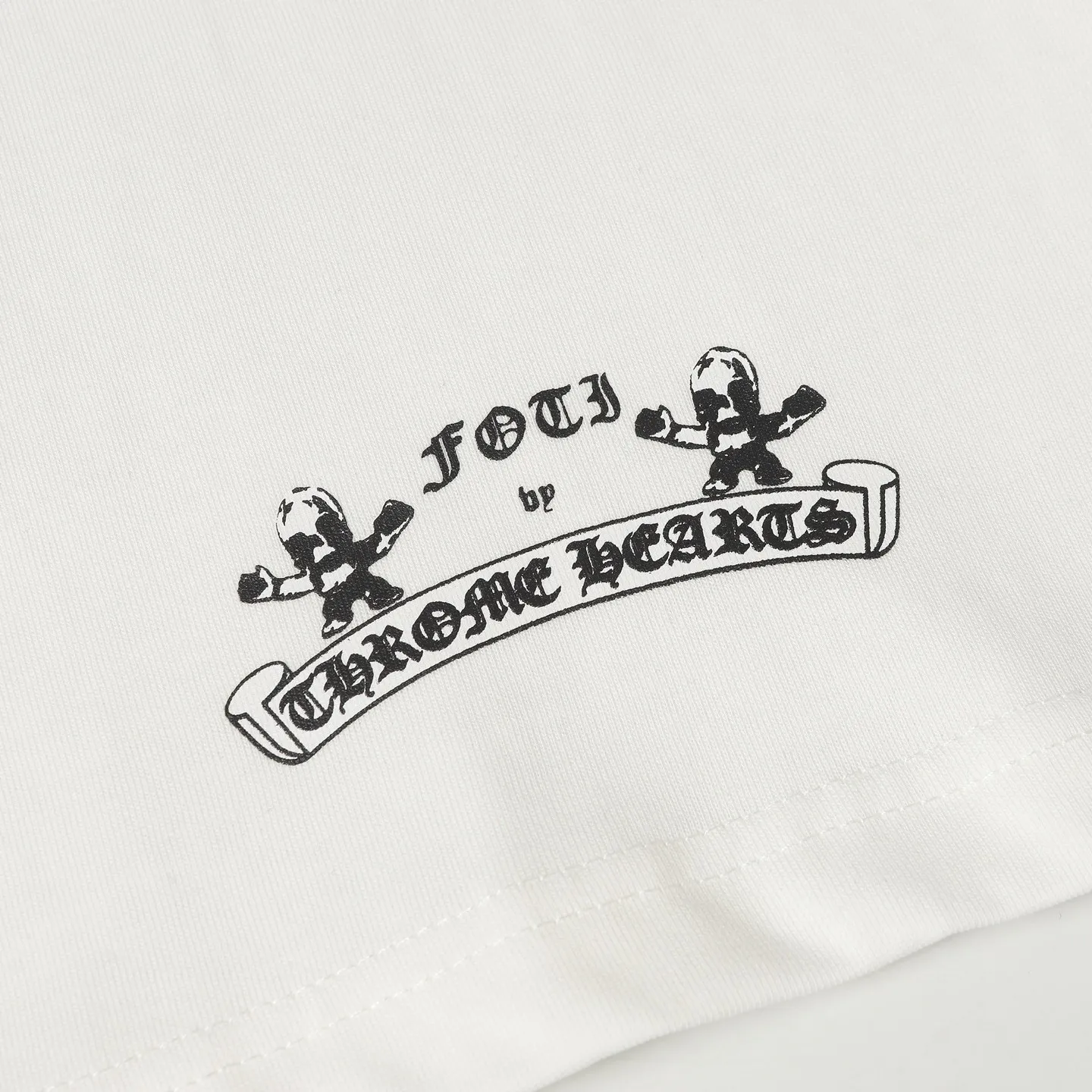 🅿️170 CHORME HEARTS CH FOTI co-branded skull short-sleeved T-shirt. The original version was purchased at a New York counter for NT$4,000. It is custom-made with 230g pure cotton fabric with the same zp. The printing is made of film opening and screen printing. In order to achieve the same consistency as the original version, the nine-square grid skull on the back was individually debugged seven times on the film version. The original loose version has not been cut, and the details of customized accessories are Size: XS-L